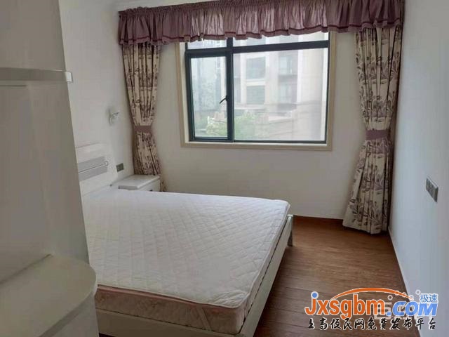 上高花園樓梯房三樓精裝四房帶中央空調三證滿2年柴棚10平