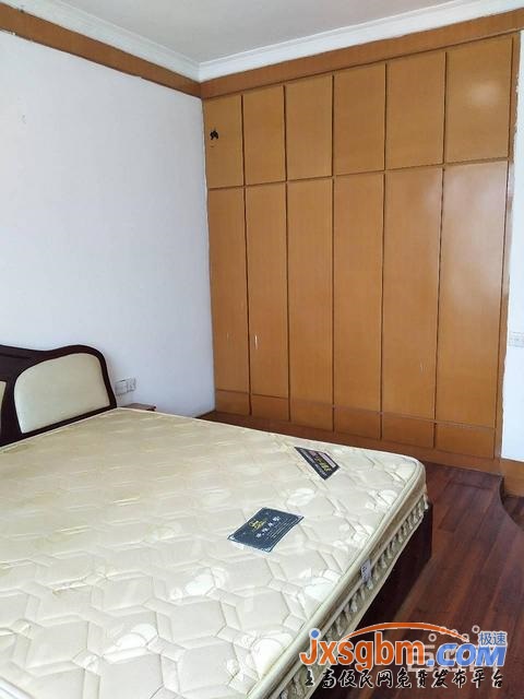 上高富康小區4樓普裝三房家私全配兩空調兩床近二五中