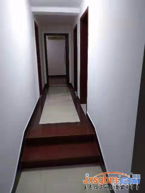 上高歐陸名居電梯江景三房配家具家電用天燃氣