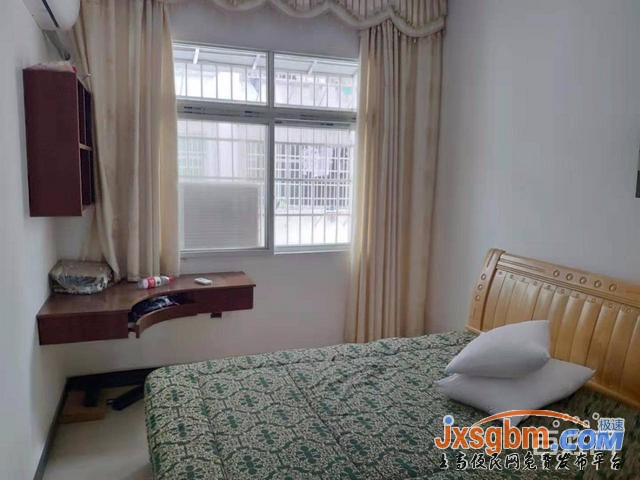 上高朗潤超市旁3樓普裝三房無暗間帶車庫證件全包過戶