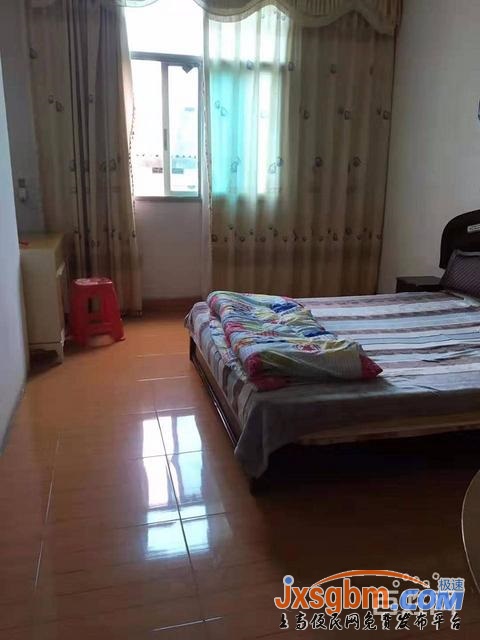 上高錦江大道三樓三室邊間普裝地下室10平三證可按揭