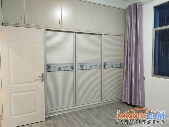 上高學園路三樓三房新裝修送新家具讀書近證件齊全可按揭