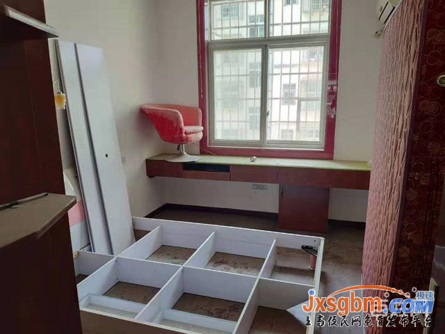 上高星輝小區4樓精裝修三房產權車庫28平三證滿2年