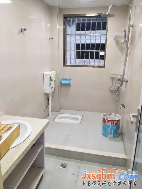 上高大公館旁新裝修未入住三房兩衛帶兩個地面車庫