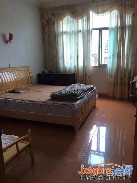 上高錦江大道三樓三室邊間普裝地下室10平三證可按揭