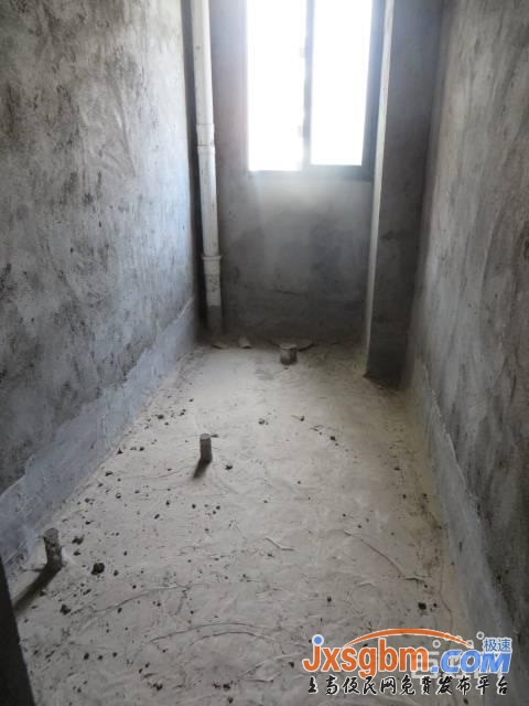 上高世紀豪庭好樓層毛坯三房帶車庫證件滿5年可按揭