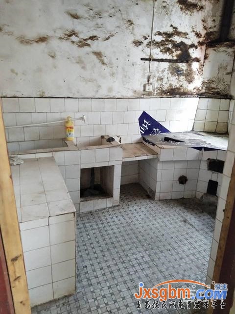 上高水果街第一排3樓有床一張光線好出行方便急租