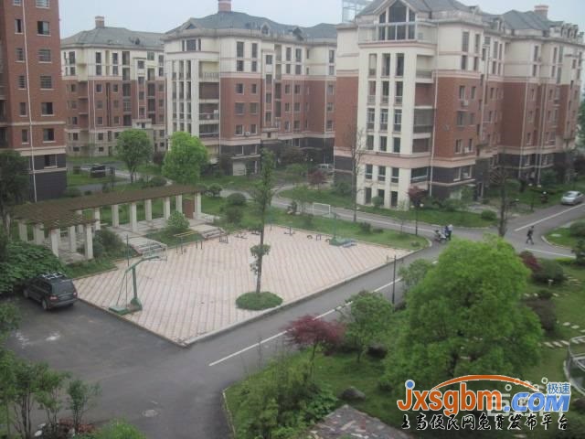 上高錦都圣地雅閣毛坯頂樓送閣樓地下室13平三證可按揭