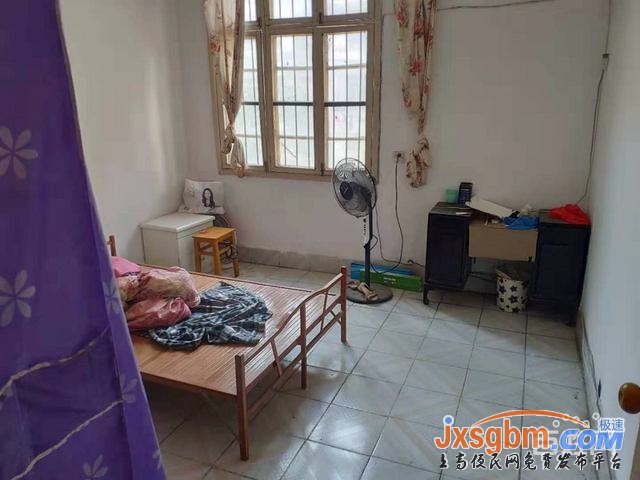 上高四中對面2樓簡裝三房帶兩個地下室有證包過戶急賣