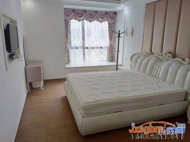 上高花園樓梯房三樓精裝四房帶中央空調三證滿2年柴棚10平