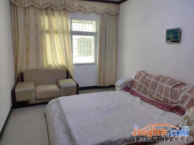 上高朗潤超市旁3樓普裝三房無暗間帶車庫證件全包過戶