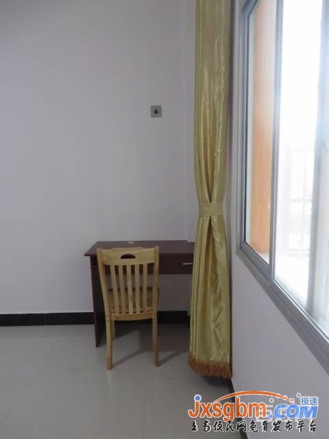 上高勞動局旁清爽小戶有空調床熱水器洗衣機可短租