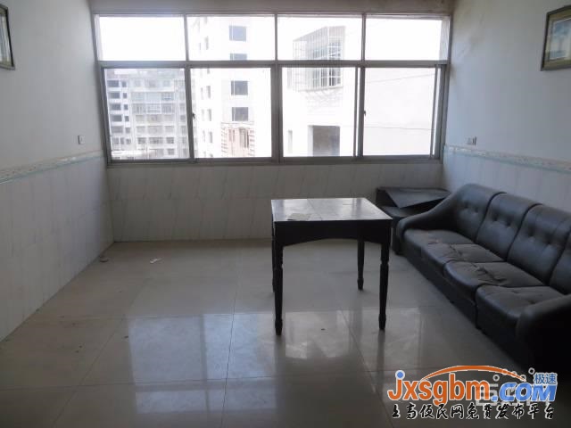 上高四中對面5樓配部分家具家電4千5適合拼租