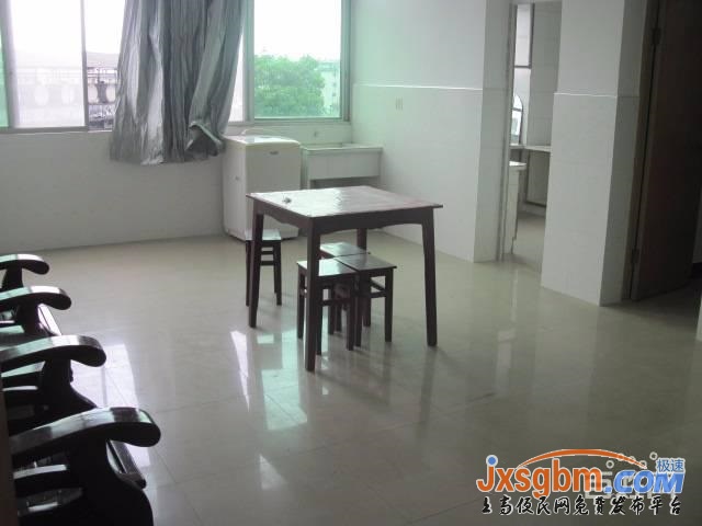 上高沿江東路簡裝兩房家私全配有地下室好停車非頂樓