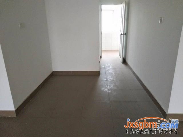 上高冠興名苑小區4樓普裝兩房三證齊全帶裝修低價急賣