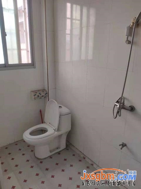 上高西站附近普裝三房無暗間地下室7平三證商品房可按揭