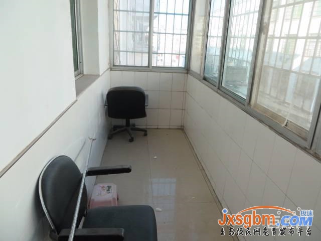 上高逸夫小學旁三房除冰箱外全配有地下室讀書近無暗間