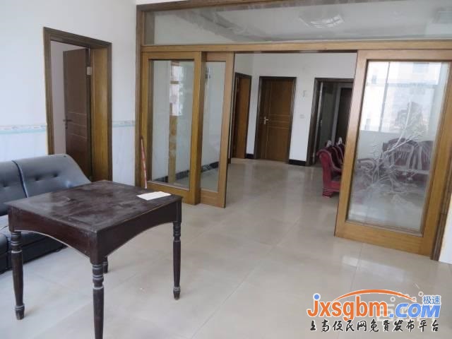 上高四中對面5樓配部分家具家電4千5適合拼租