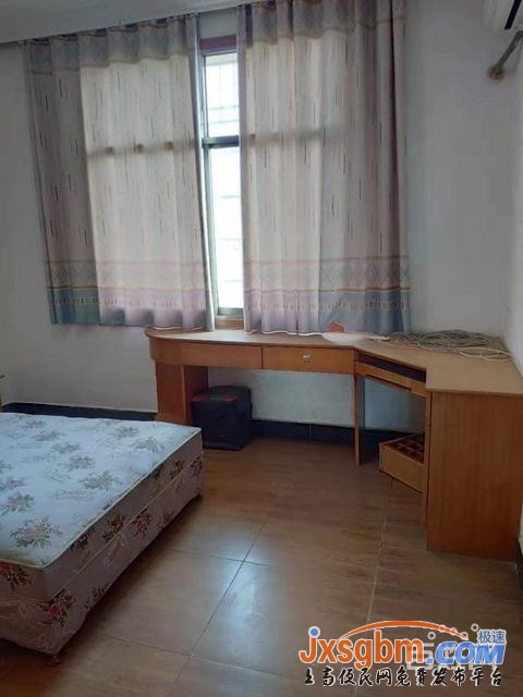 上高和平路5樓普裝三房帶地下室三證滿2年可按揭