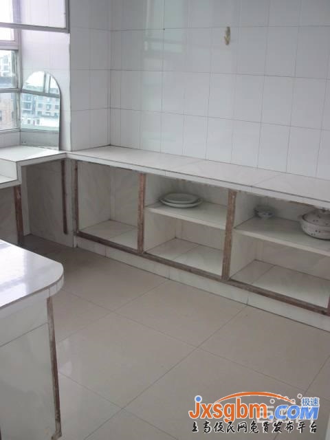 上高沿江東路簡裝兩房家私全配有地下室好停車非頂樓