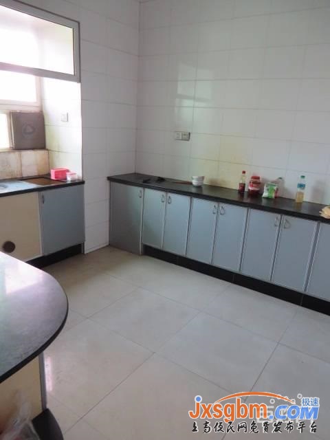 上高四中對面5樓配部分家具家電4千5適合拼租