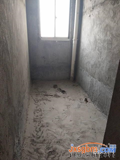 上高榮盛華府毛坯復式房三證小區環境好停車方便