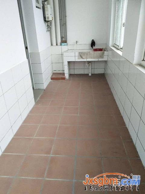 上高冠興名苑小區4樓普裝兩房三證齊全帶裝修低價急賣