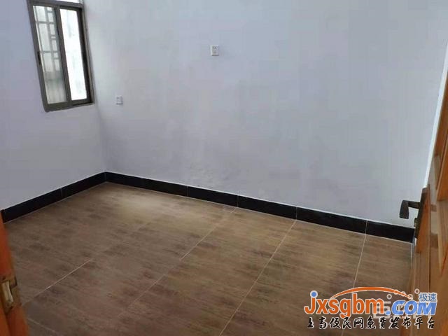 上高和平路5樓普裝三房帶地下室三證滿2年可按揭