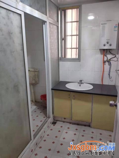 上高西站附近普裝三房無暗間地下室7平三證商品房可按揭