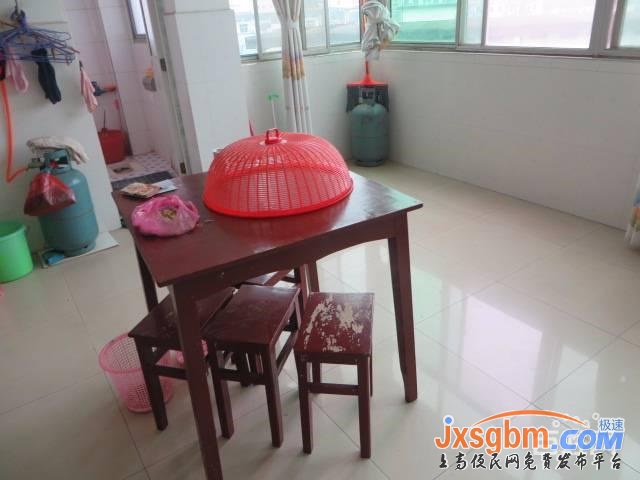 上高沿江東路簡裝兩房家私全配有地下室好停車非頂樓