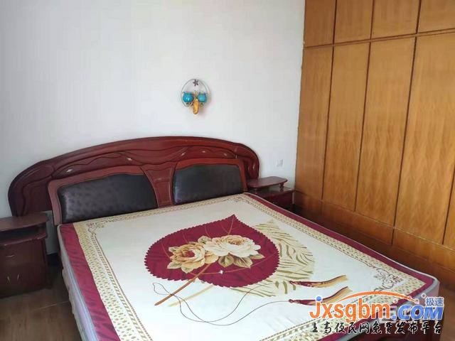 上高和平路5樓普裝三房帶地下室三證滿2年可按揭