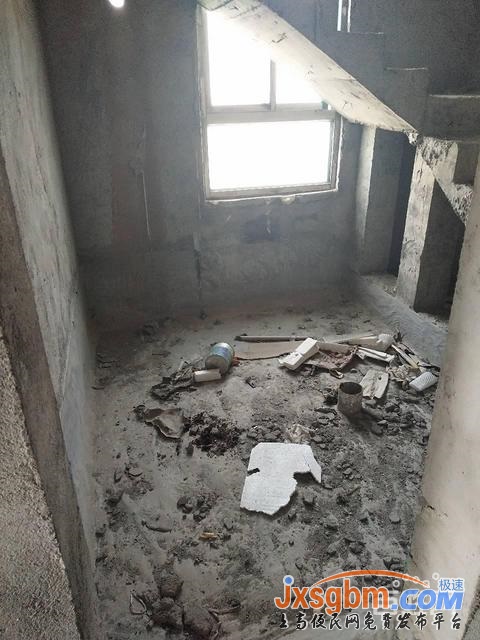 上高榮盛華府毛坯復式房三證小區環境好停車方便