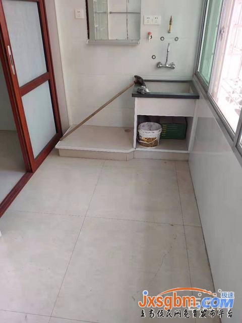 上高沿江東路三樓新裝修未入住三證包過戶可按揭用燃氣