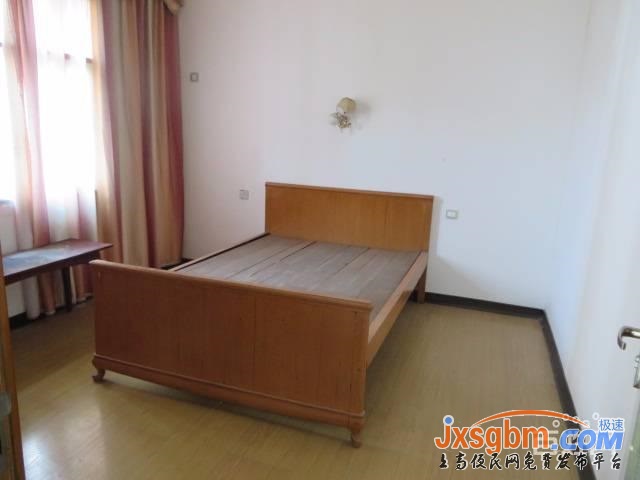 上高四中對面5樓配部分家具家電4千5適合拼租