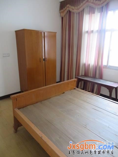 上高四中對面5樓配部分家具家電4千5適合拼租