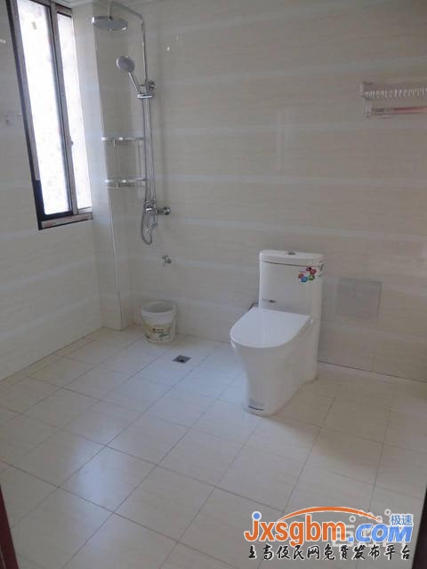 上高錦都圣地雅閣二樓清爽裝修三房配部分家私好停車可商住