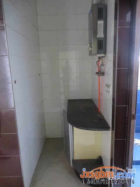 上高四中對面5樓配部分家具家電4千5適合拼租