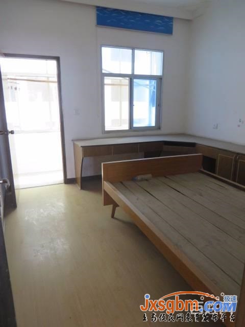 上高四中對面5樓配部分家具家電4千5適合拼租