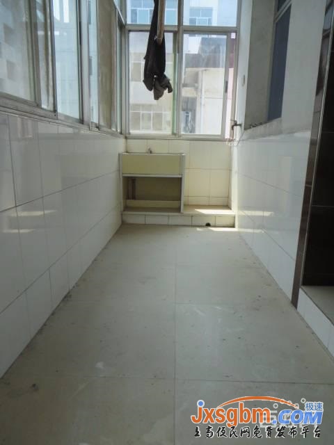 上高四中對面5樓配部分家具家電4千5適合拼租