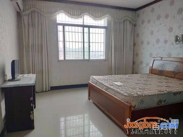 上高西站附近普裝三房無暗間地下室7平三證商品房可按揭