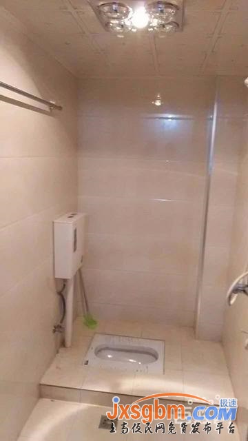 上高四中對面低層一房帶廚房有床熱水器3200元/年隨時看房