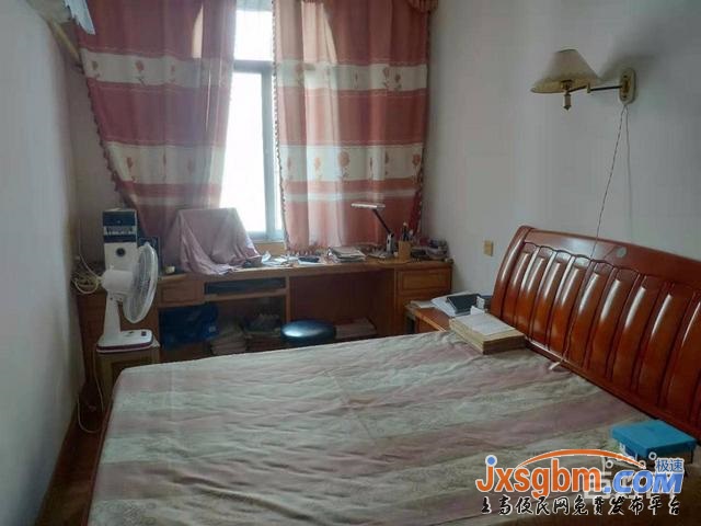 上高二中附近普裝三樓三房無暗間有證讀書近帶地下室地段好