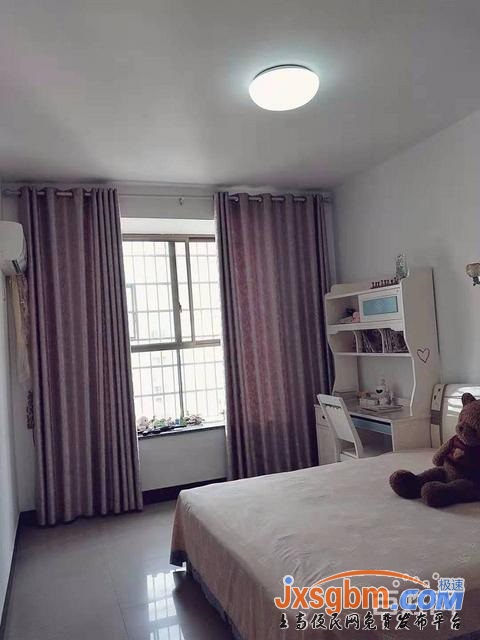 上高星輝小區四年前精裝修三房地下室5平三證滿5唯一地段好