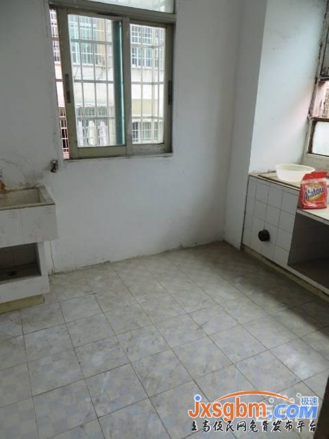 上高商城南路5樓三房有床熱水器窗簾裝了防盜窗光線好