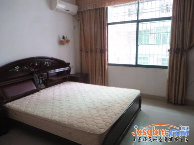 上高錦園小區3樓三房家具家電全配無暗間好停車適合拼租