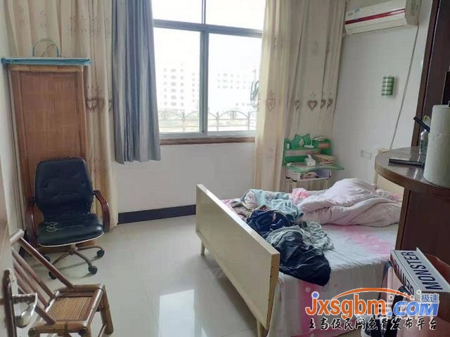 上高團結路旁普裝三房帶地下室5平三證滿2年可按揭