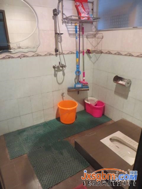 上高逸夫小學旁中裝三房除冰箱洗衣機外全配無暗間適合拼租