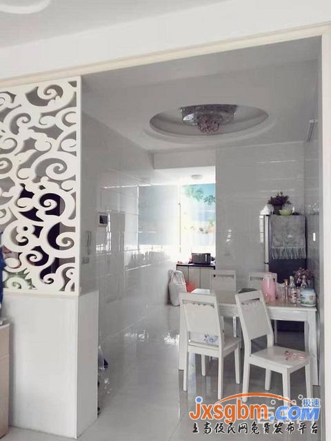 上高星輝小區四年前精裝修三房地下室5平三證滿5唯一地段好