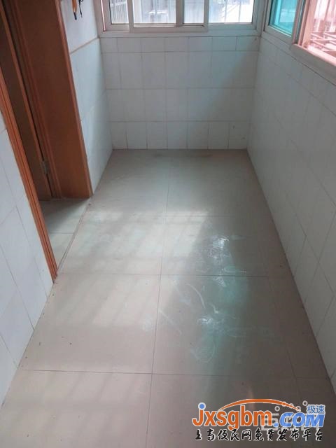 上高四中附近4樓普裝三房無暗間三證滿5年用燃氣讀書近