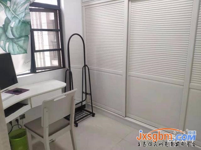 上高花園電梯四房精裝修帶家私20萬三證滿2年可按揭